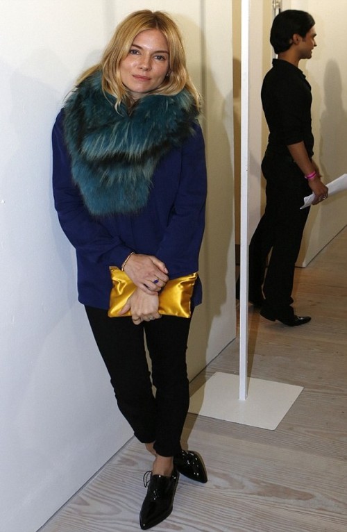Sienna Miller StyleChi Blue Sweater Teal Petrol Green Fur Stole Gold Satin Yellow Clutch Black Skinny Jeans Patent Pointed Brogue Style Heels