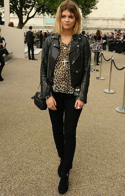 Pixie-Geldof-Best-Looks-StyleChi-Black-Leather-Jacket-Quilted-Chain-Bag-Jeans-Socks-Suede-Sandals-Cross-Necklace-Leopard-Shirt-Brown-Blonde-Dip-Dye